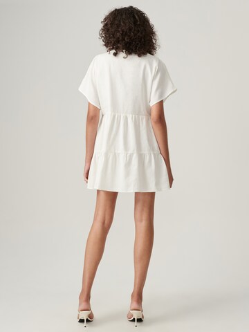 Robe 'ACACI' The Fated en blanc : derrière