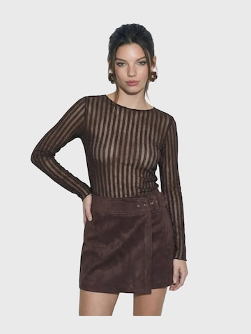 Bianco Lucci - Blusa em castanho: frente