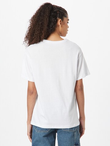 Tricou de la Trendyol pe alb