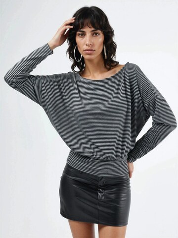 Busem Blouse in Black