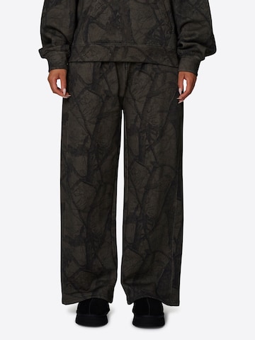 Wide leg Pantaloni con pieghe di Good For Nothing in marrone: frontale