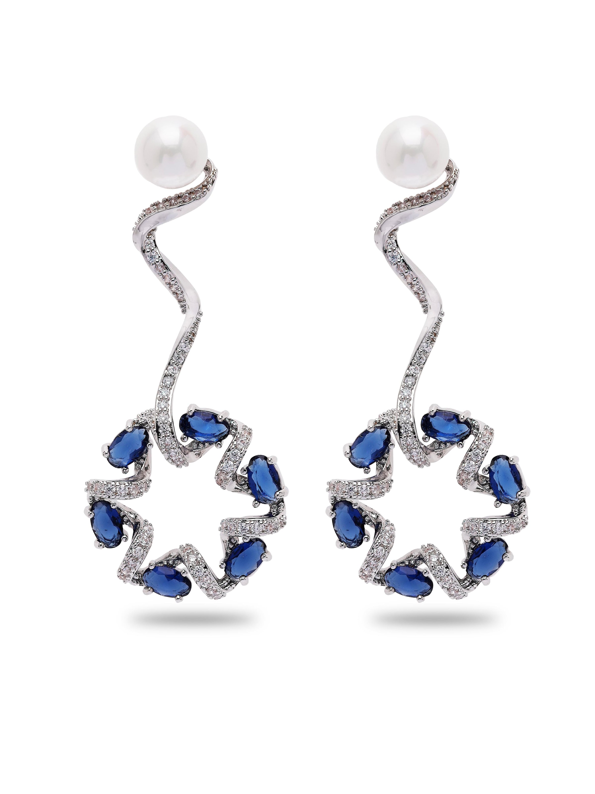 Boucles d'oreilles 'Dominikaa' AVANT-GARDE PARIS en bleu : devant