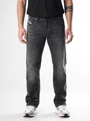 regular Jeans 'LARKEE-X' di DIESEL in grigio