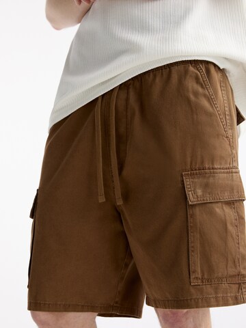 Pull&Bear Regularen Kargo hlače | rjava barva