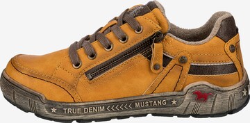 MUSTANG Sneakers laag in Geel