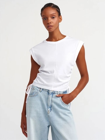 T-shirt Dilvin en blanc : devant