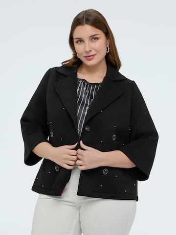 Cappotto invernale di Fiorella Rubino in nero: frontale