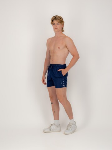 Pantaloni de baie de la Nike Swim pe albastru