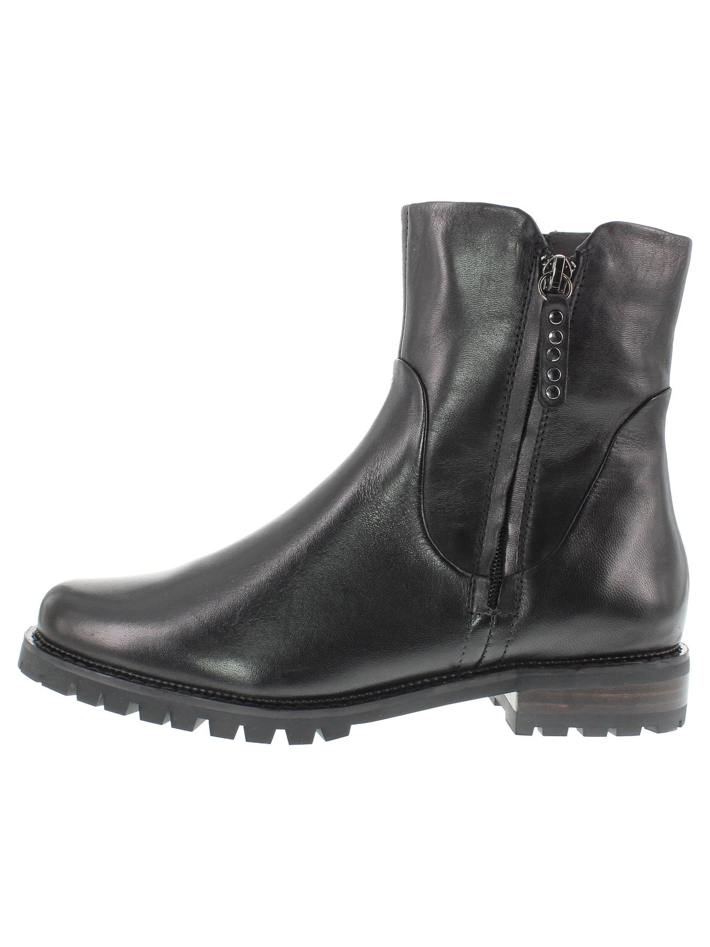 Everybody Booties 'NATALIA' in Black: front