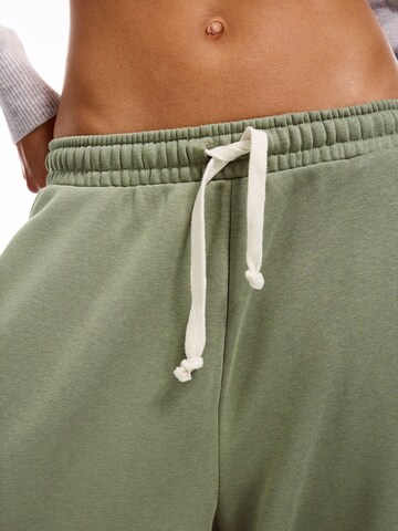 Bershka Barrel Housut värissä vihreä