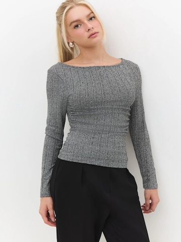No Matter What Top in Grau: Vorderseite