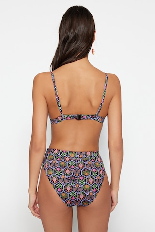TrendyolTrokutasti Bikini - crna boja
