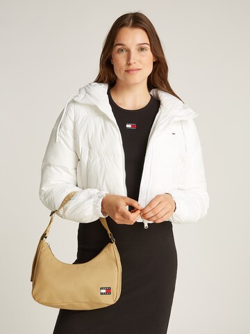 Tommy Jeans Schoudertas 'Ess' in Bruin