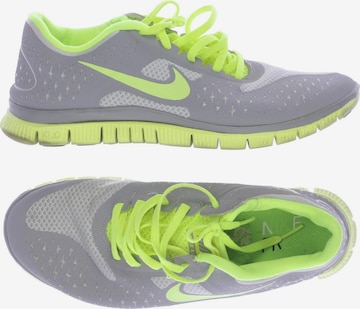 NIKE Sneaker 41 in Grau: predná strana