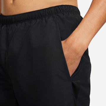 Regular Pantaloni sport 'Challenger' de la NIKE pe negru