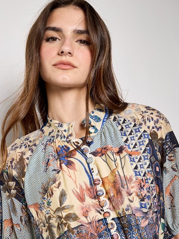 Apricot Patchwork Print Midi Dress ' ' in Blau