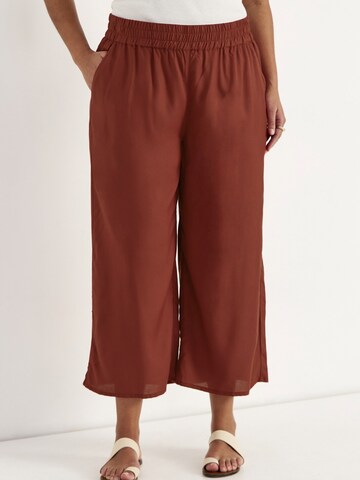 Cellbes of Sweden Loose fit Trousers in Red: front