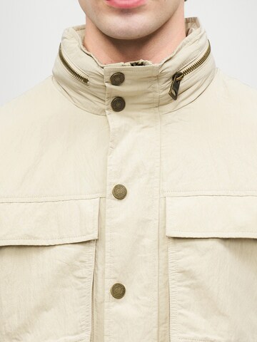 GUESS Between-Season Jacket in Beige