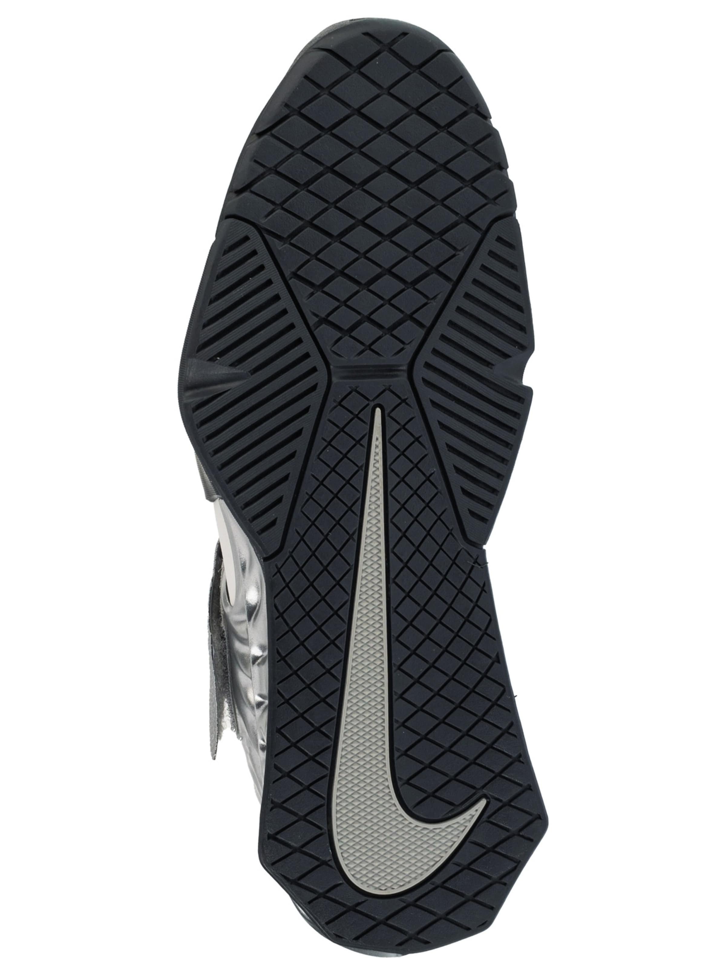 NIKE Athletic Shoes 'Nike Savaleos SE' in White