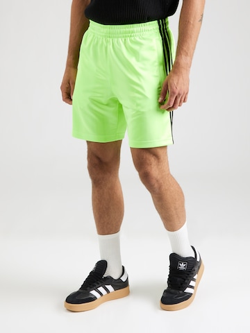 ADIDAS ORIGINALS Štandardný strih Nohavice - Zelená: predná strana
