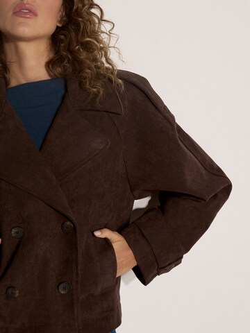 Apricot Suedette Short Trench Jacket ' ' in Braun