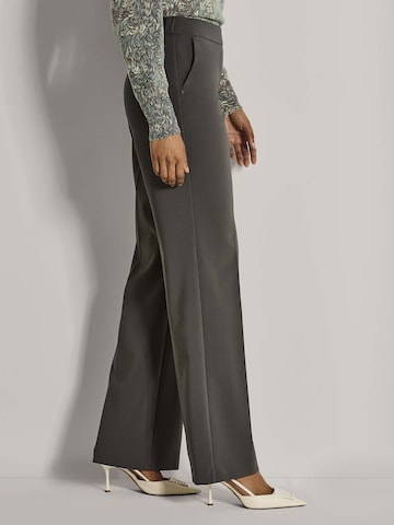Regular Pantalon à plis MADELEINE en gris