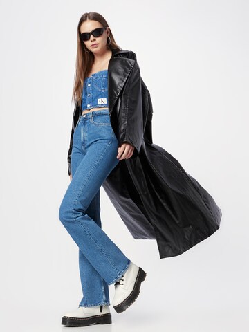 melns Calvin Klein Jeans Starpsezonu mētelis 'GLOSSY'