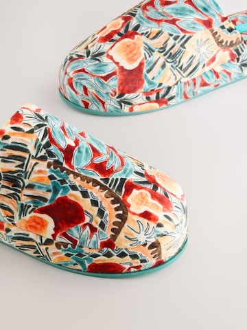 Next Тапки в Красный