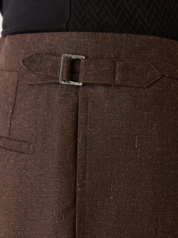 Next Slimfit Bandplooibroek in Bruin