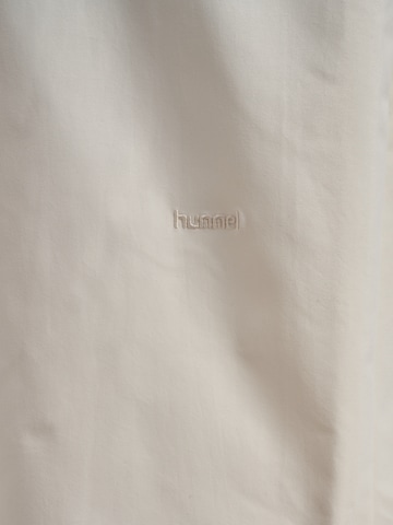 Hummel Regular Shorts in Weiß