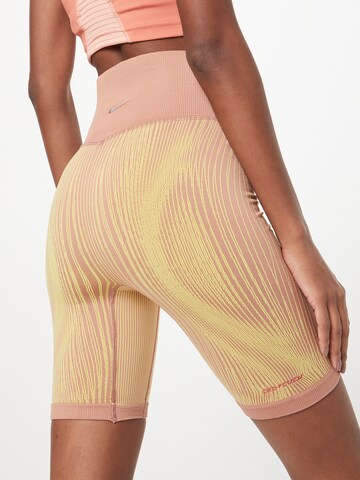 NIKE Skinny Sportshorts in Pink