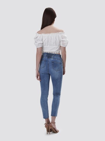 Skinny Jeans di Influencer in blu