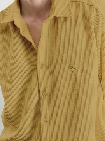 Comfort fit Camicia di Giesto in giallo
