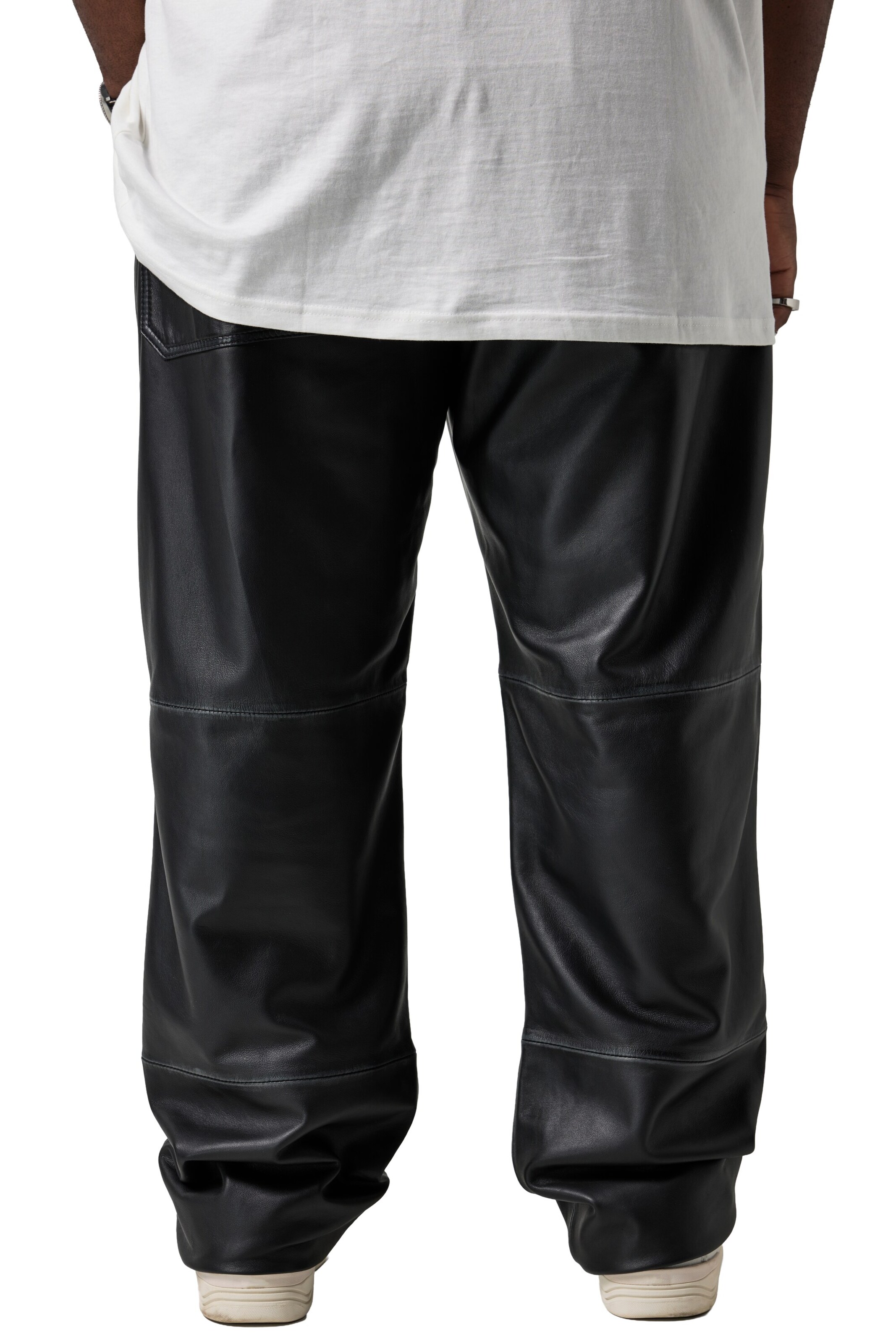 STHUGE Loose fit Trousers in Black