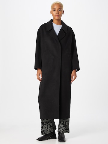 Studio AR Ανοιξιάτικο και φθινοπωρινό παλτό 'NORTH' σε μαύρο: μπροστά
