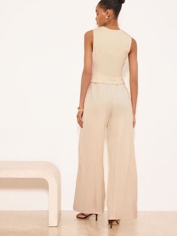 Tuta jumpsuit di Lipsy in beige