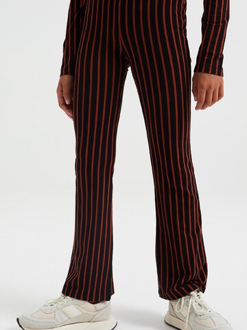 WE Fashion Flared Leggings in Schwarz: Vorderseite