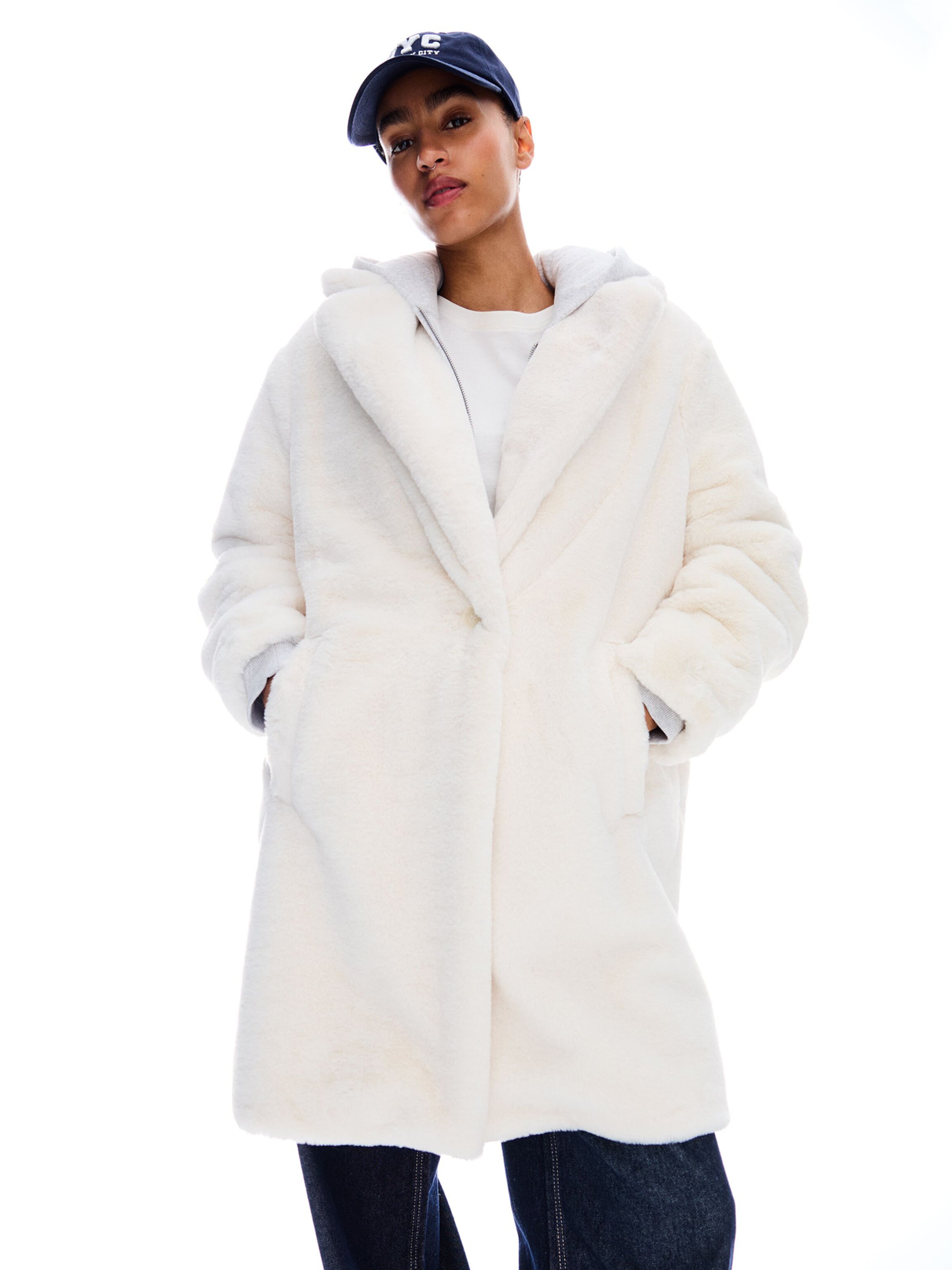 BershkaZimski kaput - bež boja: prednji dio