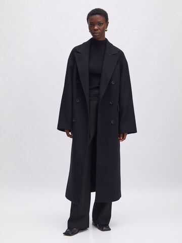 EDITED Between-Seasons Coat 'Haima' in Black: front