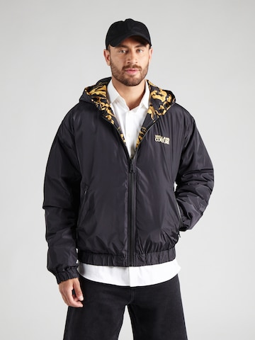 Versace Jeans Couture Φθινοπωρινό και ανοιξιάτικο μπουφάν σε μαύρο: μπροστά