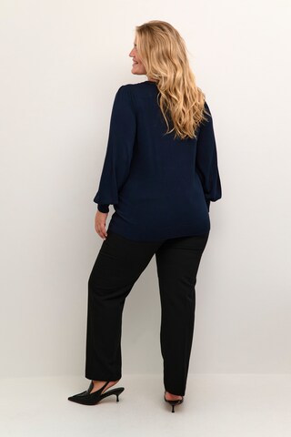 KAFFE CURVE Sweter 'Miana' w kolorze niebieski