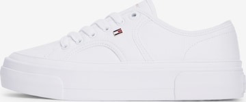 TOMMY HILFIGER Madalad ketsid 'Logo Pebble', värv valge: eest vaates