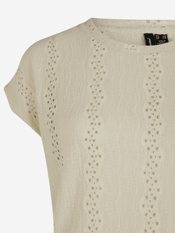 Vero Moda Petite Shirt 'Lycyava' in Beige