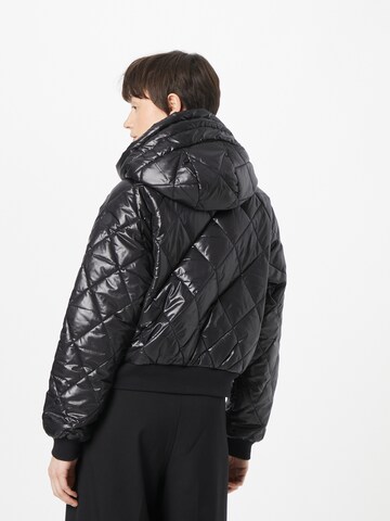 QS Between-season jacket in Black