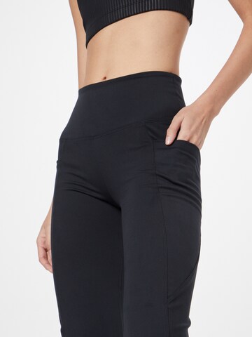 évasé Pantalon de sport 'ZEN' Marika en noir