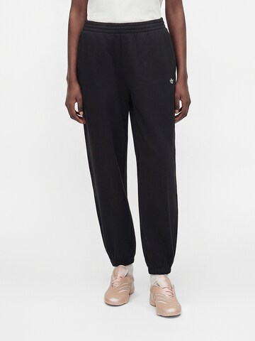ADIDAS ORIGINALS Tapered Hose 'Essentials' in Schwarz: Vorderseite