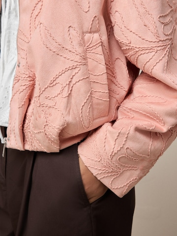 Next Jacke in Pink