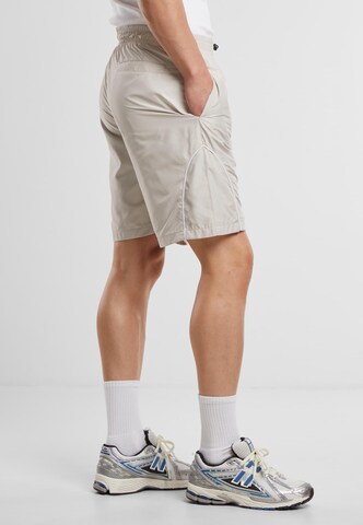 Urban Classics Regular Shorts in Grau