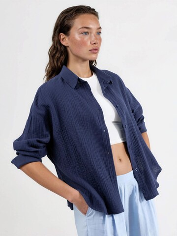 Busem Shirt in Blue: front