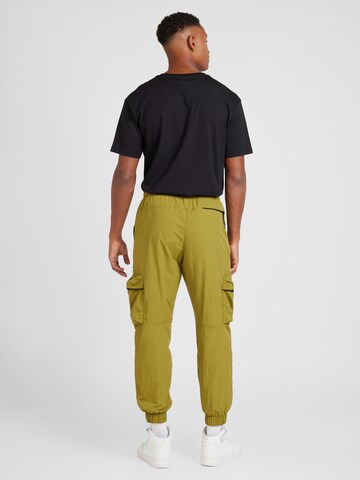 Nike Sportswear Tapered Cargobroek in Groen